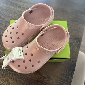 NEW in Box Crocs Classic Pink Shimmer Clogs  Size W8 M6 (208586-6TY)